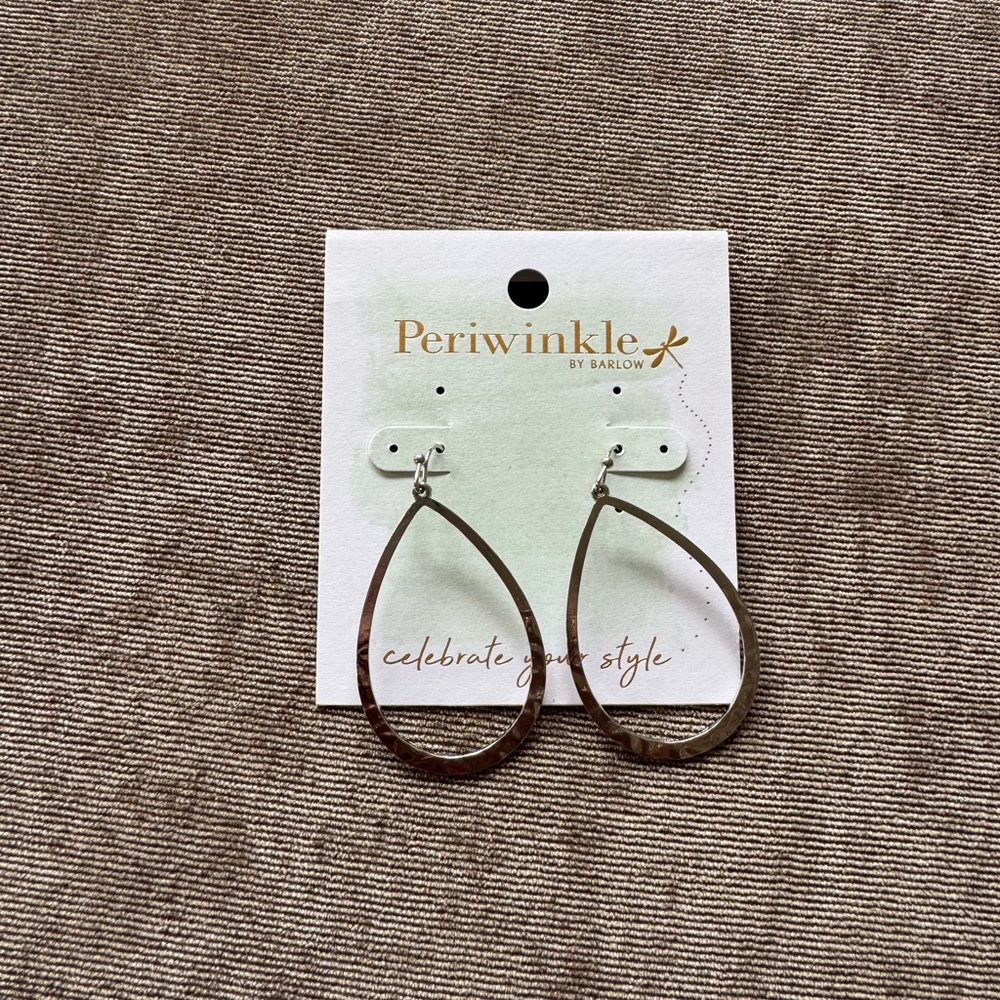 Two earrings - Picture 2 of 8